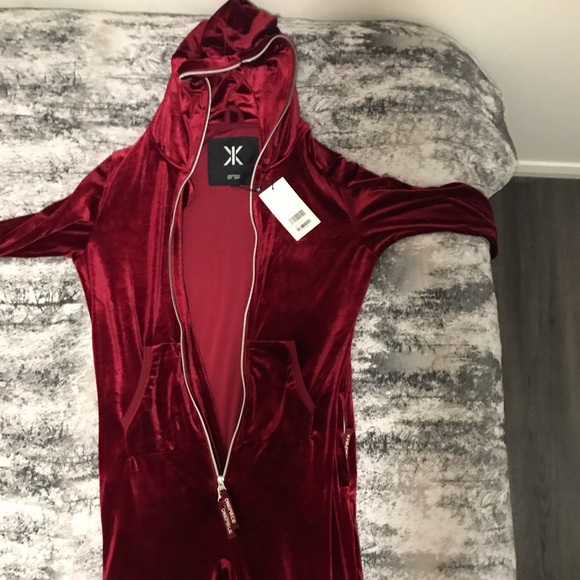 ONEPIECE original red velour onesie - Picture 2 of 15